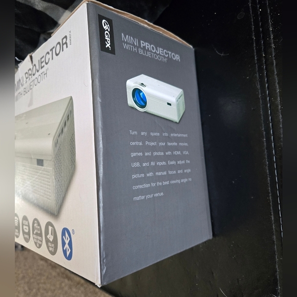 GPX Mini Projector with Bluetooth - Picture 2 of 3